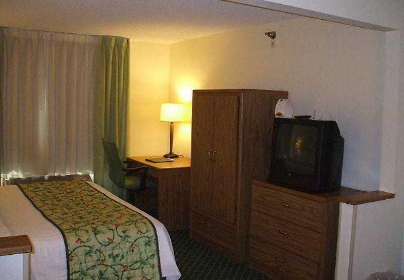 Fairfield Inn & Suites By Marriott Terre Haute Room photo